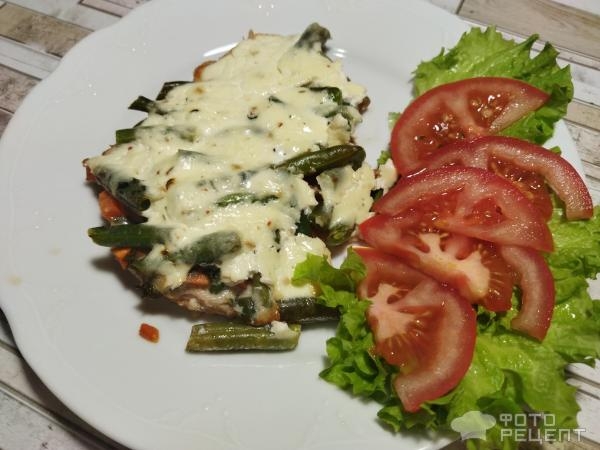 Рецепт: Куриное филе со стручковой фасолью - под творожной заливкой в духовке Рецепт: Куриное филе со стручковой фасолью - под творожной заливкой в духовке