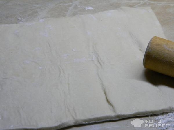 Рецепт: Пирог из слоеного теста с творогом и свежими ягодами - со сметаной и агар-агаром