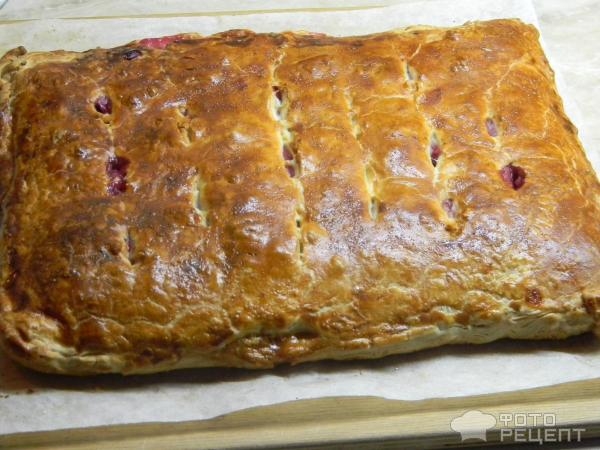 Рецепт: Пирог из слоеного теста с творогом и свежими ягодами - со сметаной и агар-агаром