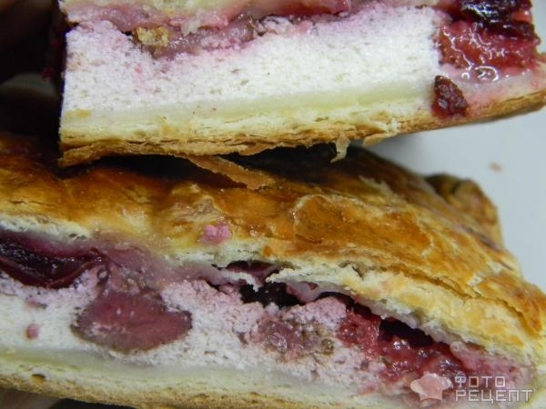 Рецепт: Пирог из слоеного теста с творогом и свежими ягодами - со сметаной и агар-агаром