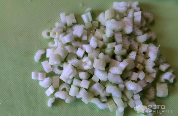 Рецепт: Салат из консервированного тунца - с сельдереем Рецепт: Салат из консервированного тунца - с сельдереем