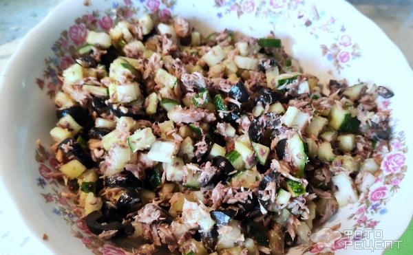 Рецепт: Салат из консервированного тунца - с сельдереем Рецепт: Салат из консервированного тунца - с сельдереем