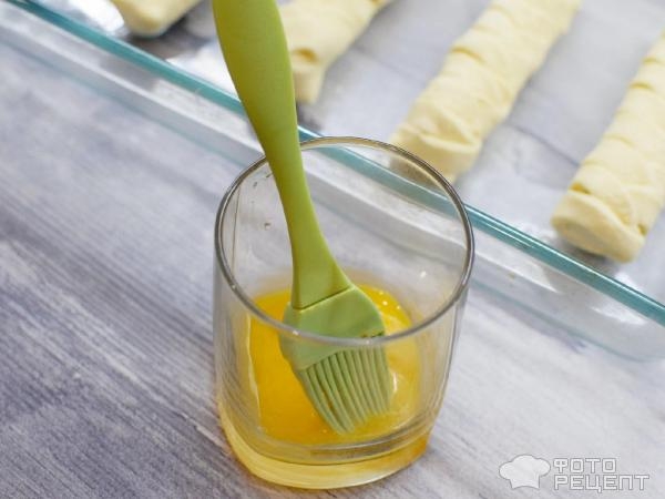 Рецепт: Слойки с моцареллой - Косички с палочками моцареллы - быстро и вкусно! Рецепт: Слойки с моцареллой - Косички с палочками моцареллы - быстро и вкусно!