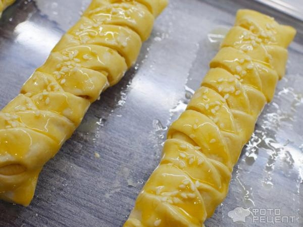 Рецепт: Слойки с моцареллой - Косички с палочками моцареллы - быстро и вкусно! Рецепт: Слойки с моцареллой - Косички с палочками моцареллы - быстро и вкусно!