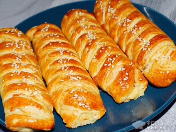 Рецепт: Слойки с моцареллой - Косички с палочками моцареллы - быстро и вкусно! Рецепт: Слойки с моцареллой - Косички с палочками моцареллы - быстро и вкусно!