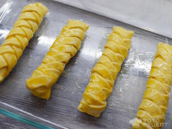 Рецепт: Слойки с моцареллой - Косички с палочками моцареллы - быстро и вкусно! Рецепт: Слойки с моцареллой - Косички с палочками моцареллы - быстро и вкусно!