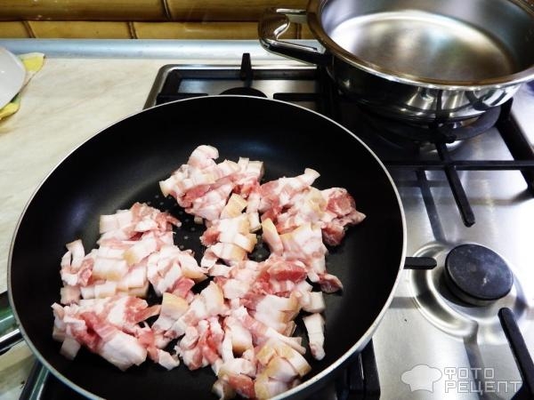 Рецепт: Жареная свиная грудинка с картошкой и луком - вкусно и по-домашнему Рецепт: Жареная свиная грудинка с картошкой и луком - вкусно и по-домашнему