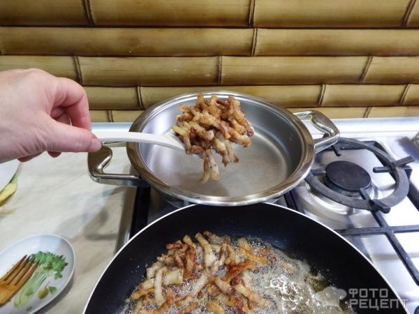 Рецепт: Жареная свиная грудинка с картошкой и луком - вкусно и по-домашнему Рецепт: Жареная свиная грудинка с картошкой и луком - вкусно и по-домашнему