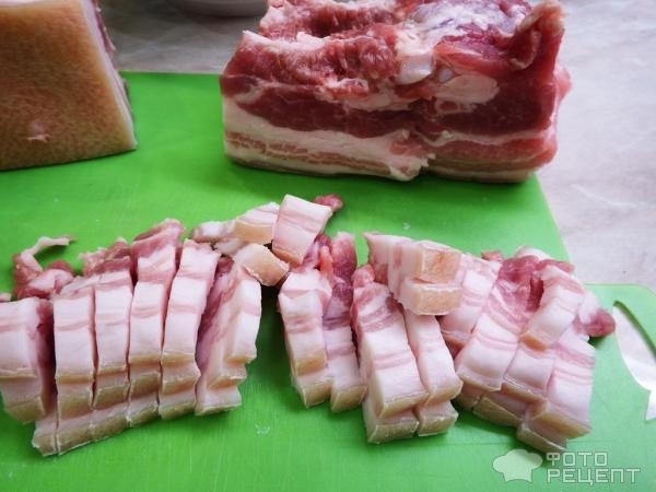 Рецепт: Жареная свиная грудинка с картошкой и луком - вкусно и по-домашнему Рецепт: Жареная свиная грудинка с картошкой и луком - вкусно и по-домашнему