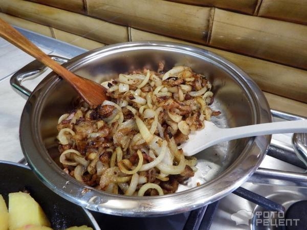 Рецепт: Жареная свиная грудинка с картошкой и луком - вкусно и по-домашнему Рецепт: Жареная свиная грудинка с картошкой и луком - вкусно и по-домашнему