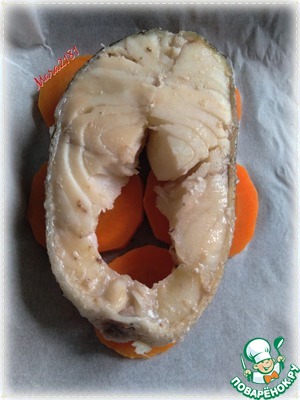 Запечённый стейк трески с морковью