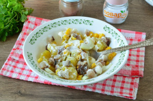 Салат из сельди с кукурузой