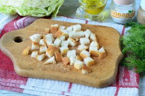 Салат с капустой, ветчиной и сухариками Салат с капустой, ветчиной и сухариками