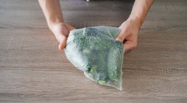 Малосольные огурцы в пакете, пошаговый рецепт с фото Малосольные огурцы в пакете, пошаговый рецепт с фото