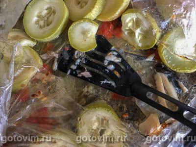 Форель с помидорами и кабачками, запеченная в кулинарном рукаве Форель с помидорами и кабачками, запеченная в кулинарном рукаве