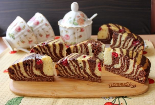 Пирог "Зебра" с вишней Пирог "Зебра" с вишней