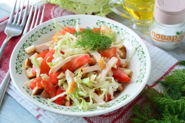 Салат с капустой, ветчиной и сухариками Салат с капустой, ветчиной и сухариками