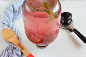 Компот из красной смородины на зиму Компот из красной смородины на зиму