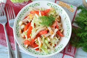 Салат с капустой, ветчиной и сухариками Салат с капустой, ветчиной и сухариками