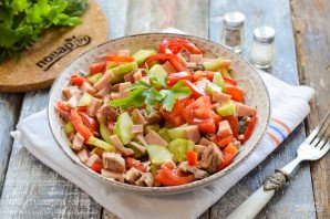 Салат с говядиной и ветчиной