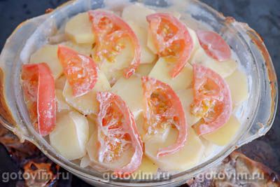 Картофельная запеканка с фаршем, помидорами и молочной заливкой Картофельная запеканка с фаршем, помидорами и молочной заливкой