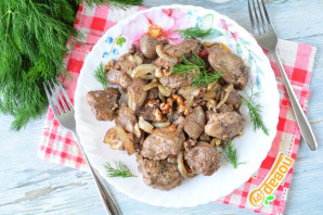 Куриная печень с грецкими орехами Куриная печень с грецкими орехами