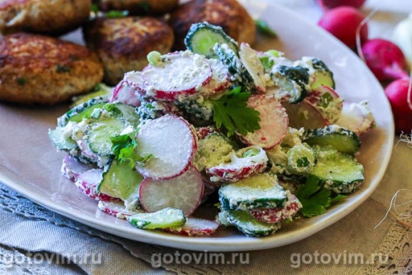 Салат из редиса, огурца и козьего сыра Салат из редиса, огурца и козьего сыра