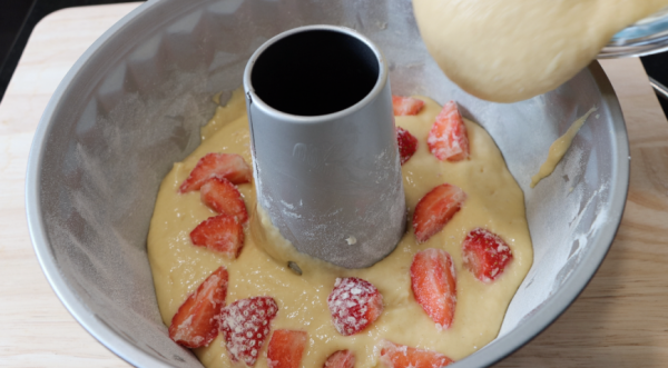 Пирог с клубникой на йогурте, вкуснее торта , пошаговый рецепт с фото Пирог с клубникой на йогурте, вкуснее торта , пошаговый рецепт с фото