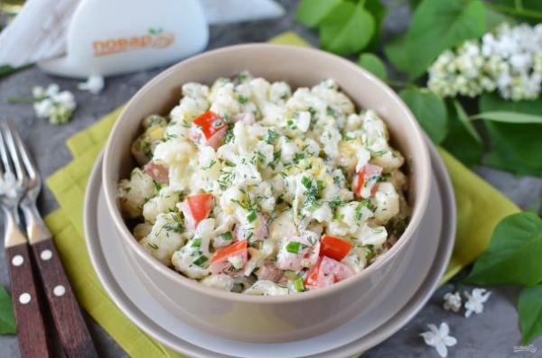 Салат с цветной капустой и сыром Салат с цветной капустой и сыром