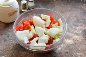 Индейка с баклажанами и помидорами в духовке Индейка с баклажанами и помидорами в духовке