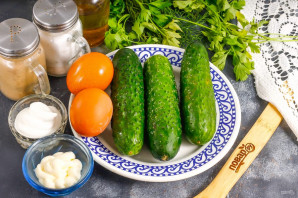 Жареные огурцы с яйцами Жареные огурцы с яйцами