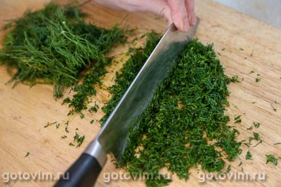 Замороженный укроп в формочках для льда Замороженный укроп в формочках для льда