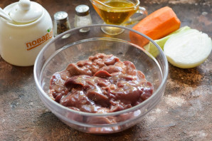 Куриная печень с сельдереем Куриная печень с сельдереем