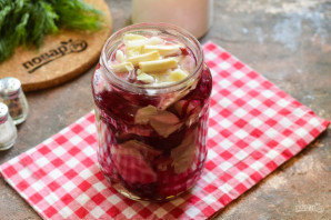 Капуста со свеклой и хреном на зиму Капуста со свеклой и хреном на зиму