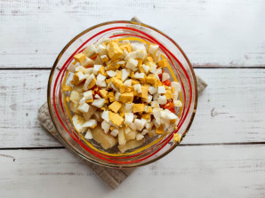 Овощной салат с копченой рыбой Овощной салат с копченой рыбой