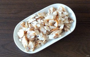 Салат из морского окуня горячего копчения Салат из морского окуня горячего копчения