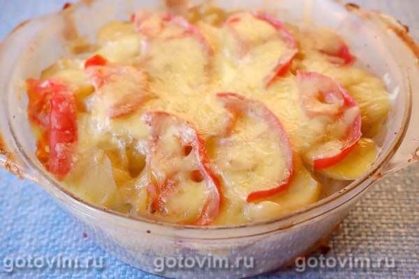 Картофельная запеканка с фаршем, помидорами и молочной заливкой Картофельная запеканка с фаршем, помидорами и молочной заливкой