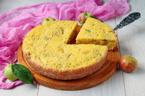 Шарлотка с яблоками на сметане в мультиварке Шарлотка с яблоками на сметане в мультиварке