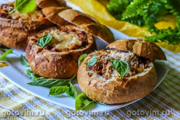 Булочки, фаршированные мясом с фасолью и перцем чили по-мексикански Булочки, фаршированные мясом с фасолью и перцем чили по-мексикански