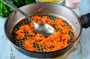 Вермишель с тушенкой на сковороде Вермишель с тушенкой на сковороде