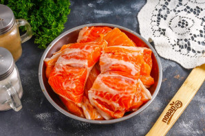 Соленая горбуша с лимоном