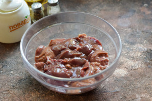 Куриная печень с сельдереем Куриная печень с сельдереем