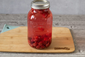 Компот из крыжовника с малиной Компот из крыжовника с малиной