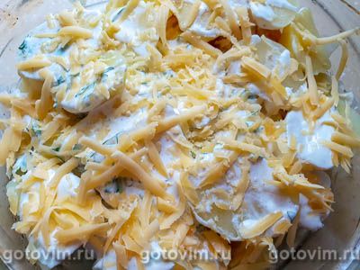 Семга в духовке, запеченная с картошкой в сметане