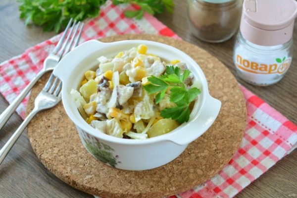 Салат из сельди с кукурузой