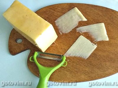 Салат из сыра с яйцом и красной редькой под острой заправкой Салат из сыра с яйцом и красной редькой под острой заправкой