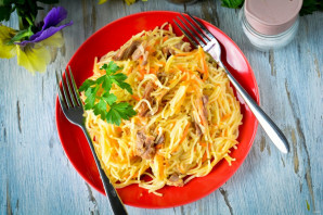 Вермишель с тушенкой на сковороде Вермишель с тушенкой на сковороде