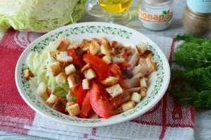 Салат с капустой, ветчиной и сухариками Салат с капустой, ветчиной и сухариками