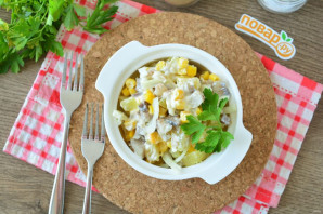 Салат из сельди с кукурузой