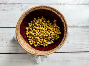 Селедка с зеленым горошком и луком Селедка с зеленым горошком и луком